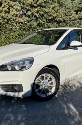 BMW 214D Tourer Première