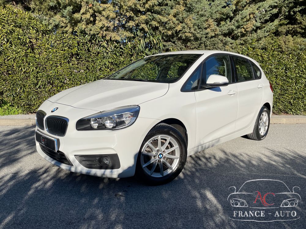 BMW 214D Tourer Première