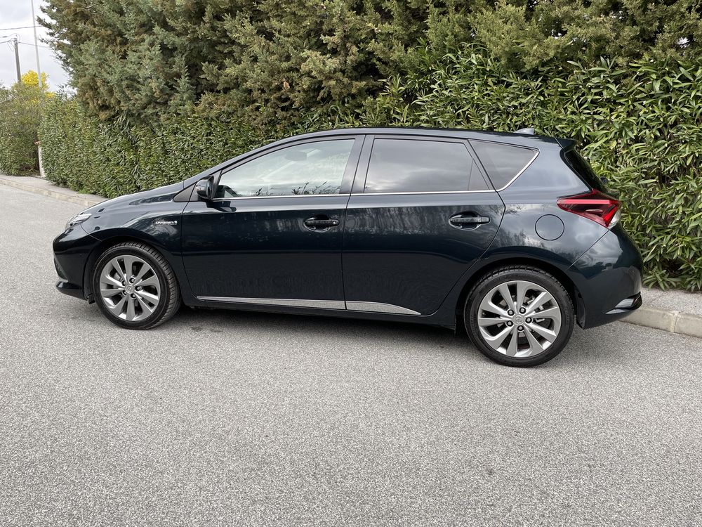 TOYOTA AUTIS hsd executive – Image 3