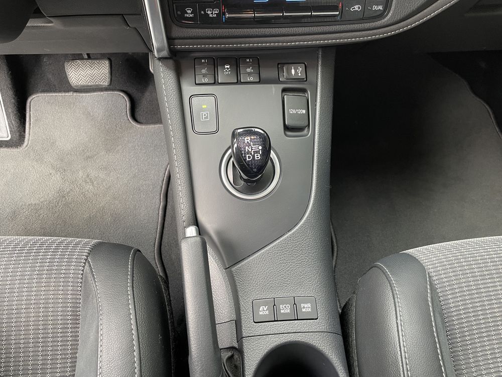 TOYOTA AUTIS hsd executive – Image 20