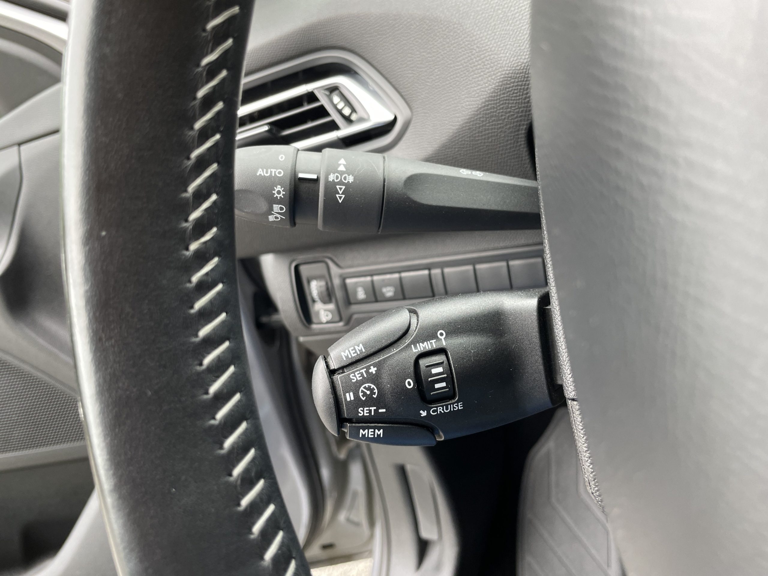 PEUGEOT 308 1.2 PURETECH STYLE 5 PORTES – Image 21