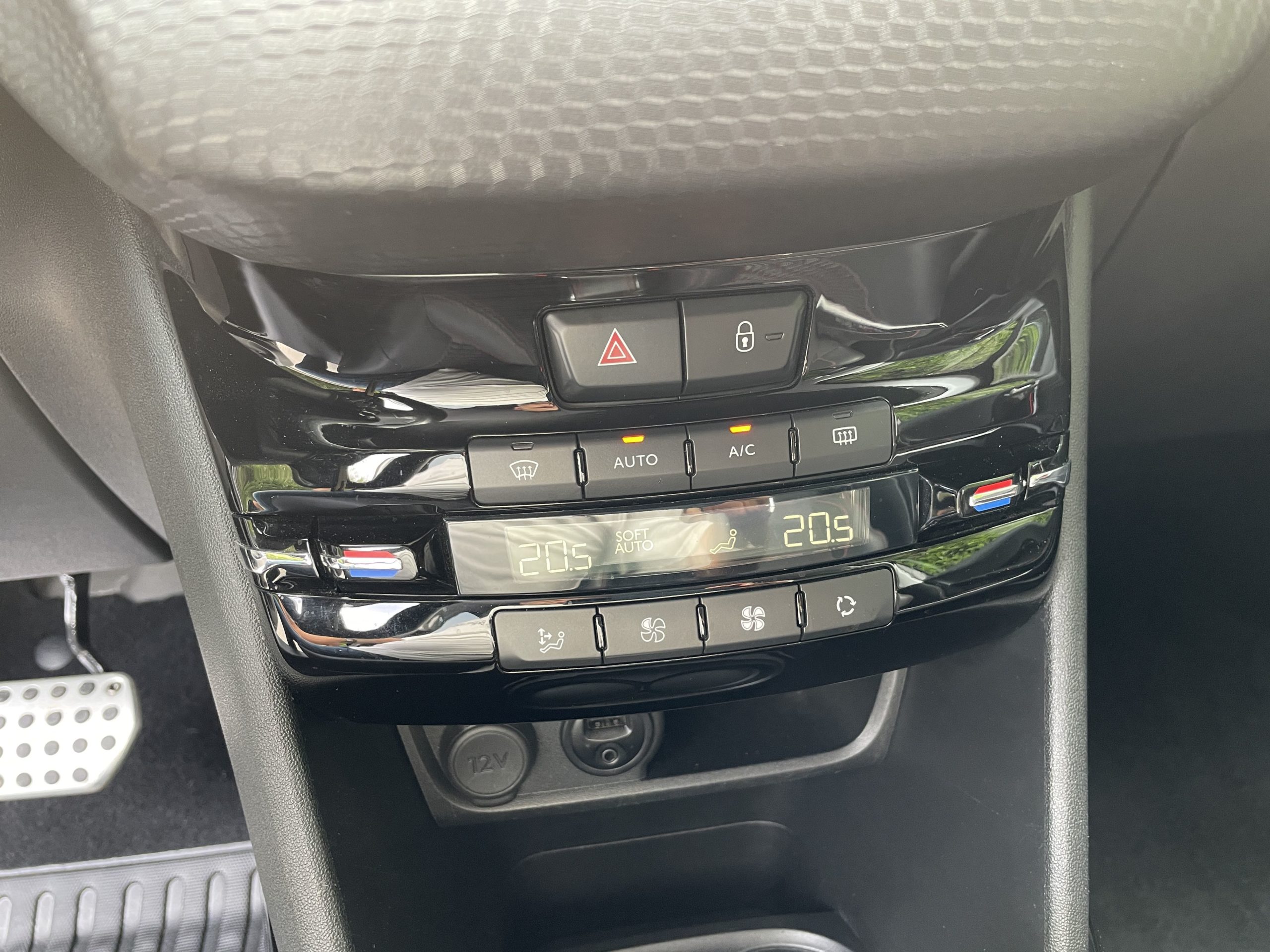 PEUGEOT 2008 GT LINE 110 PURETECH EAT6 – Image 27